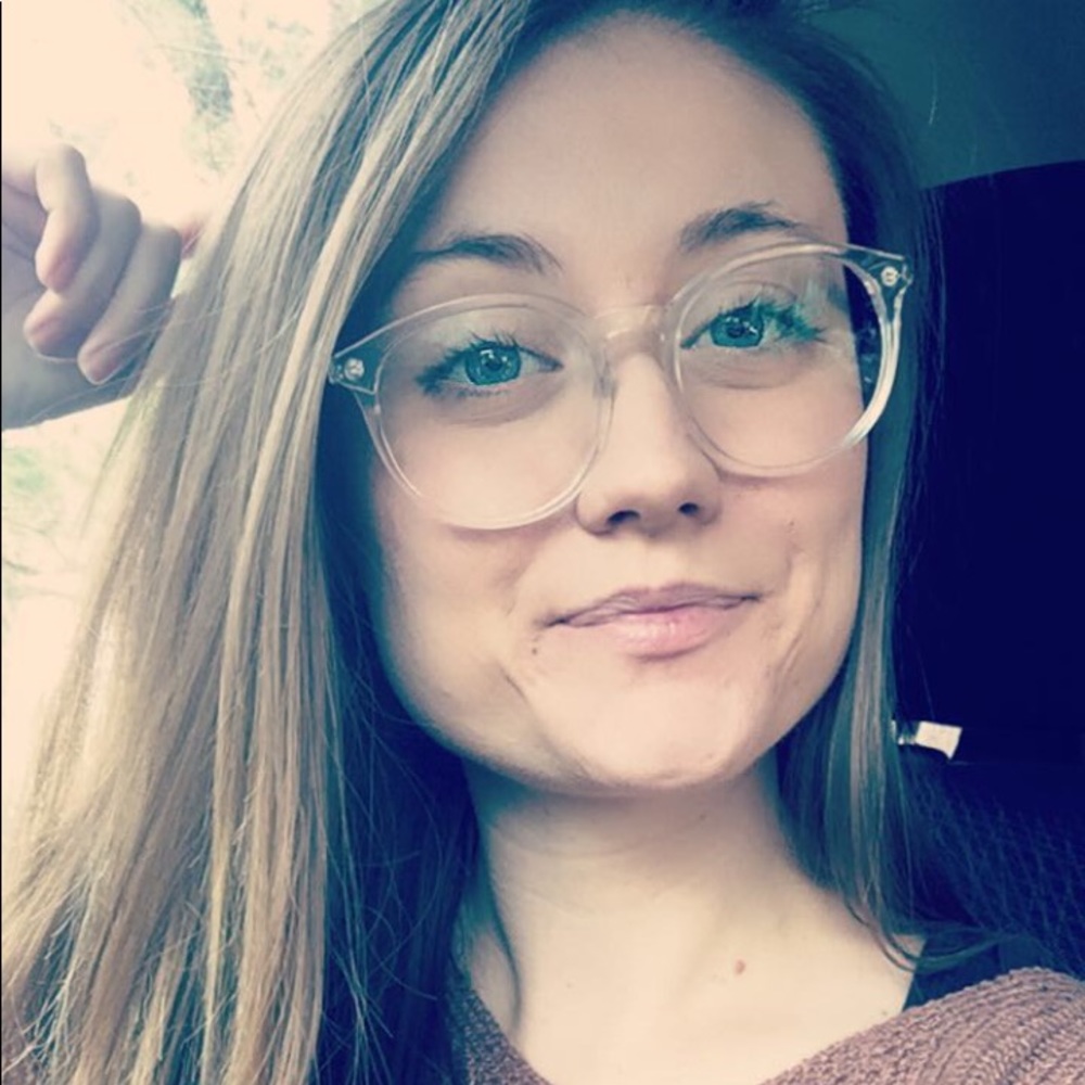 Meet your Posher, Kayla